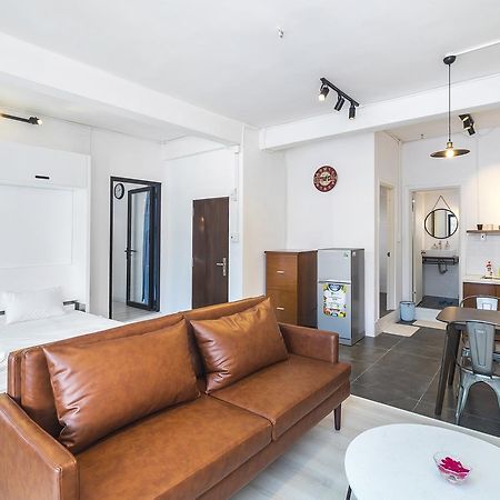 Scandinavian Apartment With Balcony In Bui Vien Ho-Chi-Minh-Stadt Exterior foto